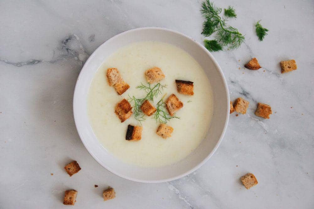 ilustrasi cauliflower soup with crouton (unsplash.com/Julia Kicova)