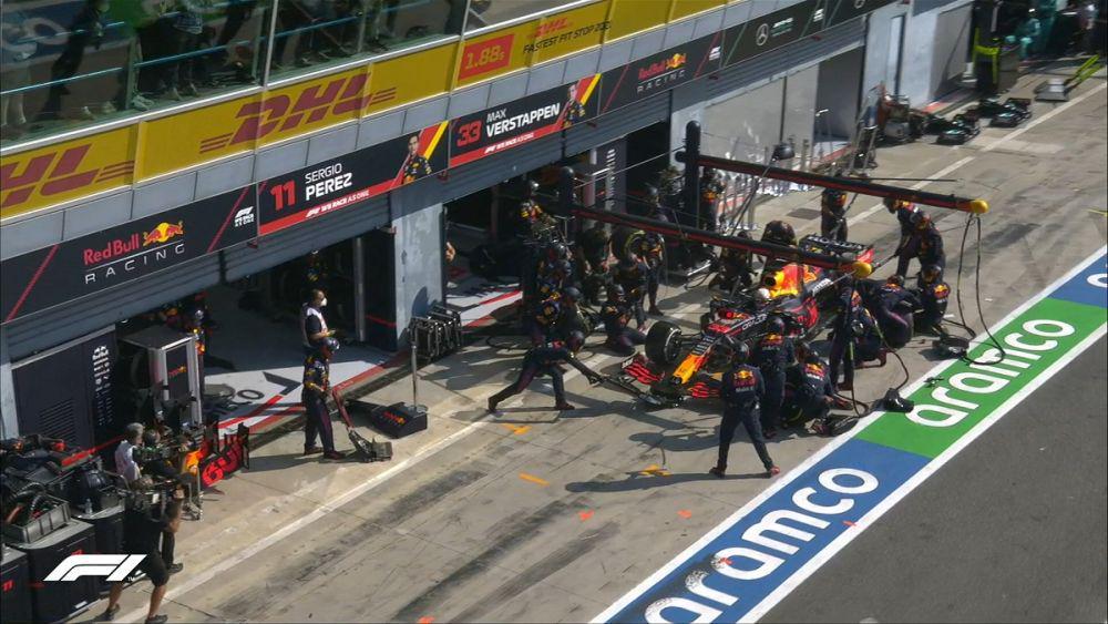 Max Verstappen saat di pit stop pada GP Italia (twitter.com/F1)