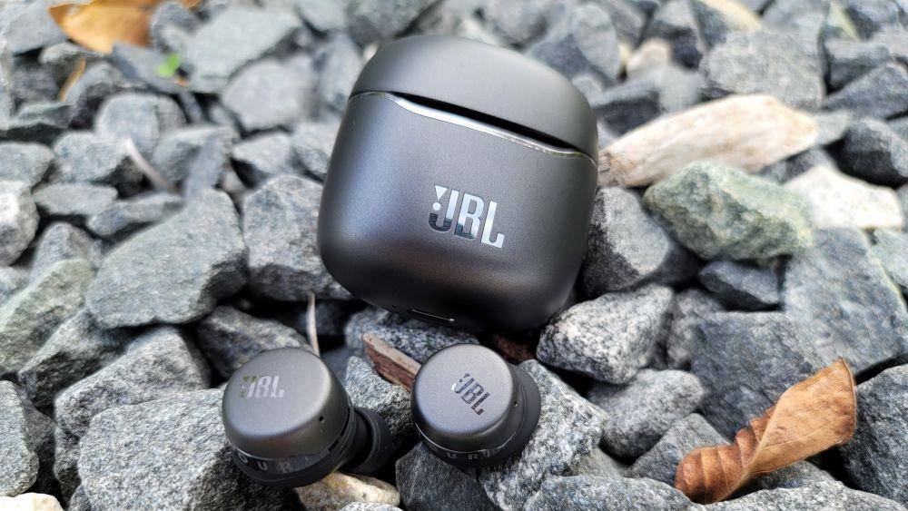 JBL Tour Pro+ (tomsguide.com)