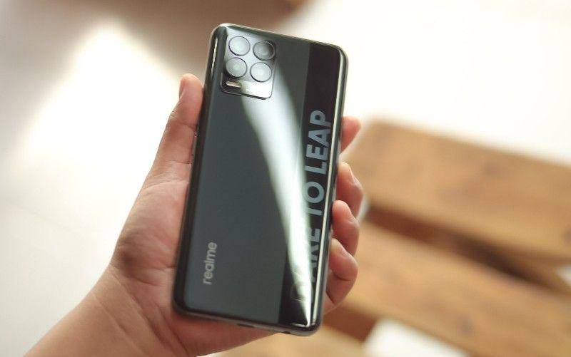 Realme 8 (review1st.com)