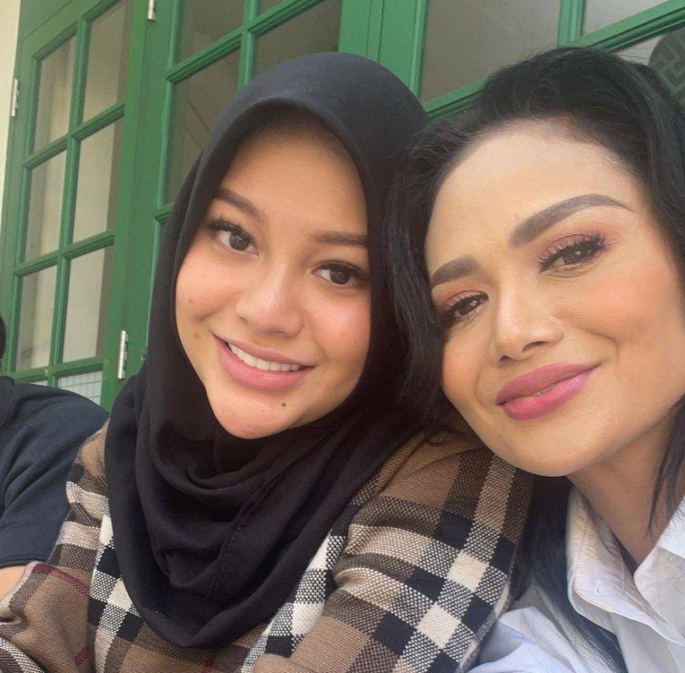 Krisdayanti bersama Aurel (instagram.com/krisdayantilemos)