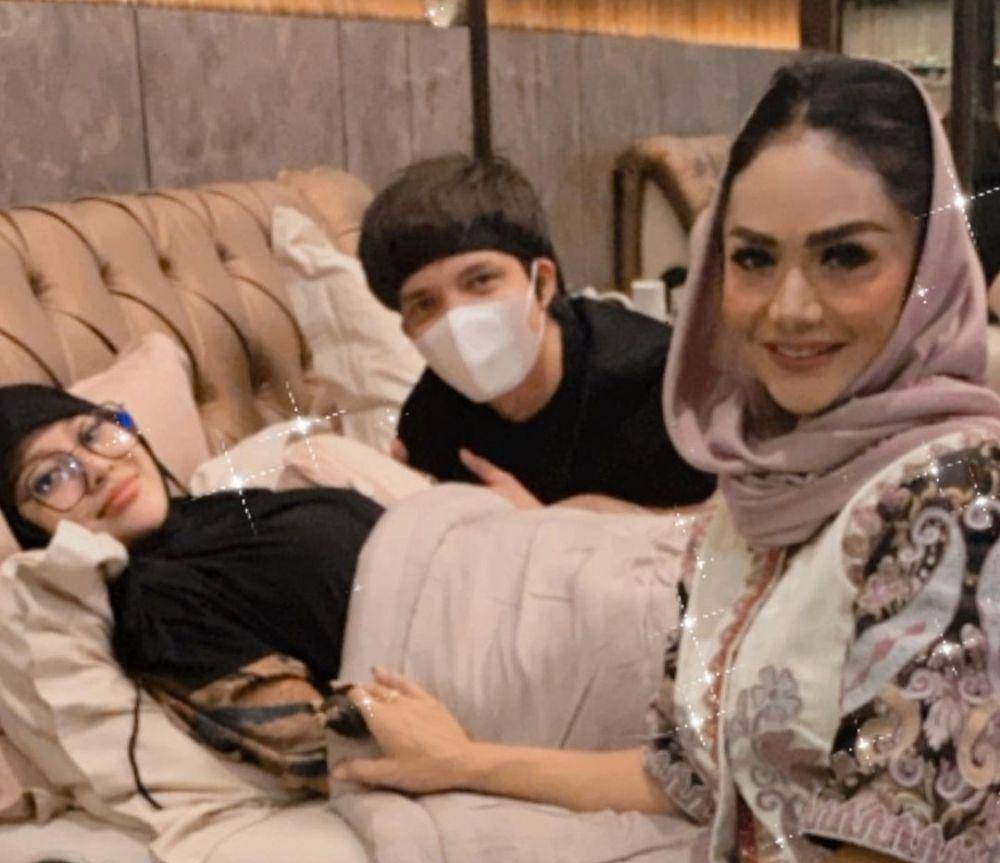 Krisdayanti bersama Aurel dan Atta (instagram.com/krisdayantilemos)
