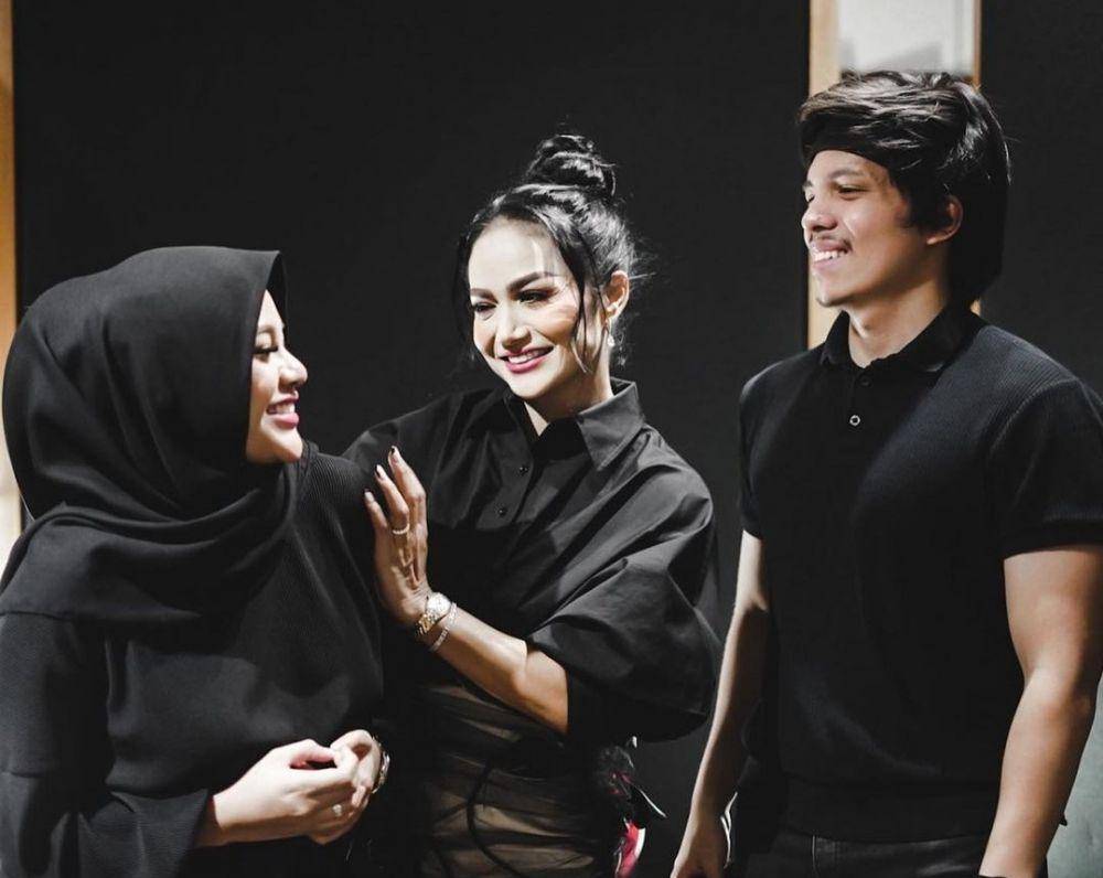 Krisdayanti bersama Aurel dan Atta (instagram.com/krisdayantilemos)