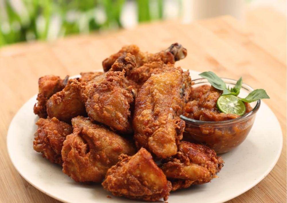 Ayam goreng ala Devina Hermawan. (youtube.com/Hermawan)