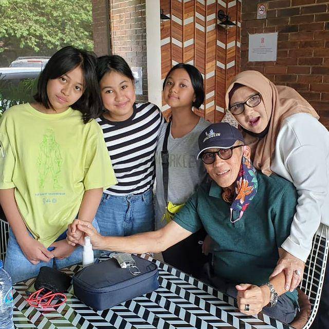 Pangky Suwito bersama istri dan 3 cucu (instagram.com/pangky.suwito)