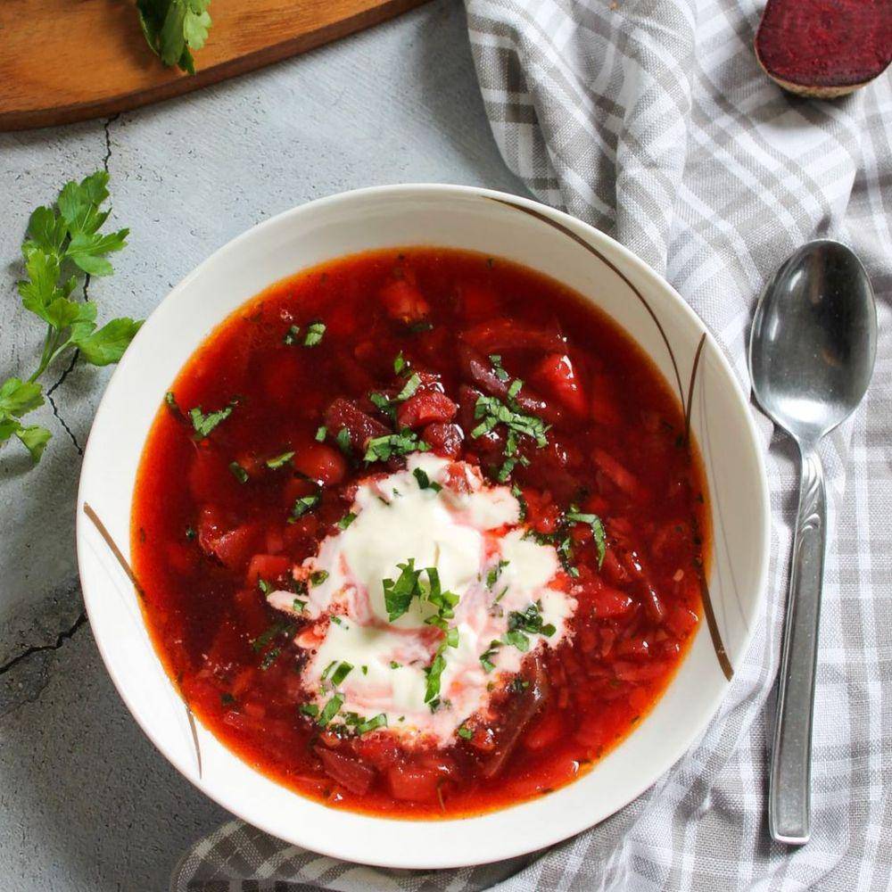 Borscht (instagram.com/cookhomey)