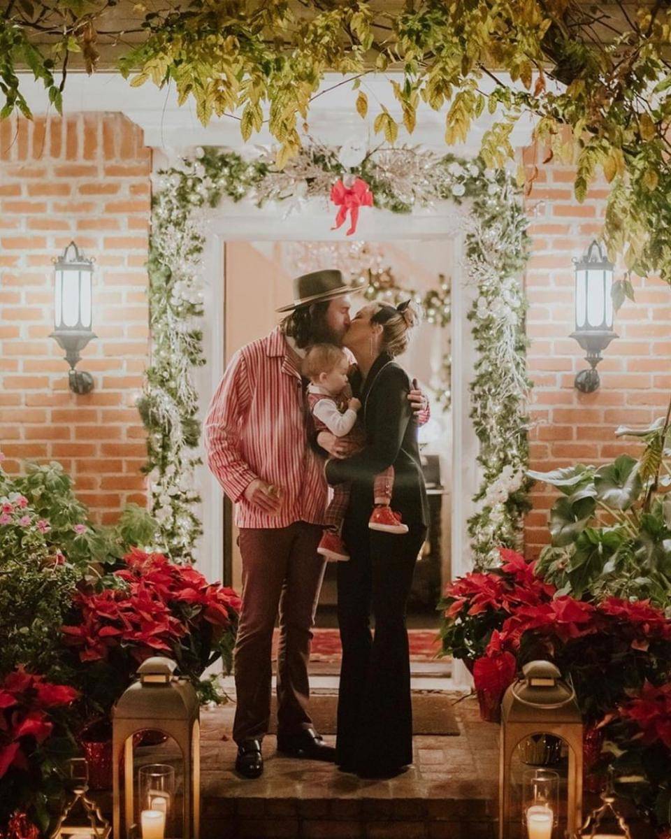 Danny Fujikawa, Kate Hudson, dan anak mereka (instagram.com/katehudston)