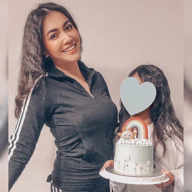 Denada dan putri tunggalnya (instagram.com/denadaindonesia)