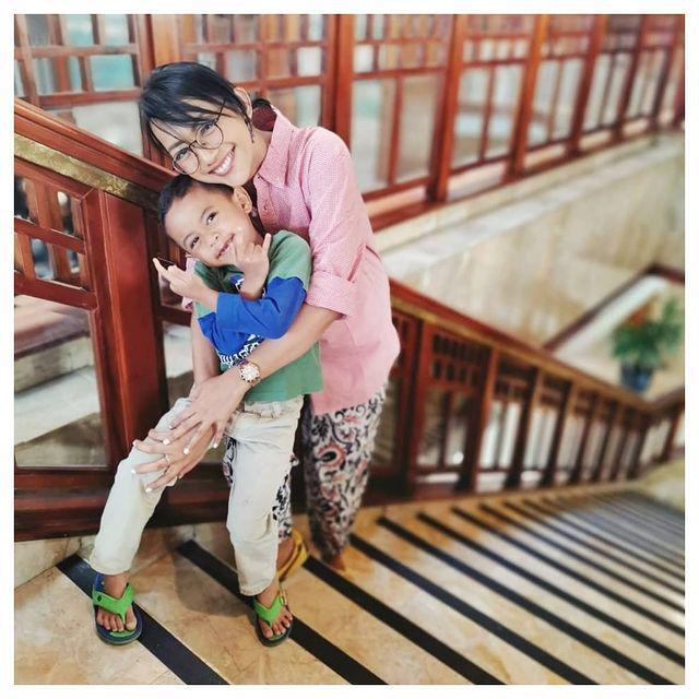 Nina Tamam dan putra tunggalnya (instagram.com/adaninanih)