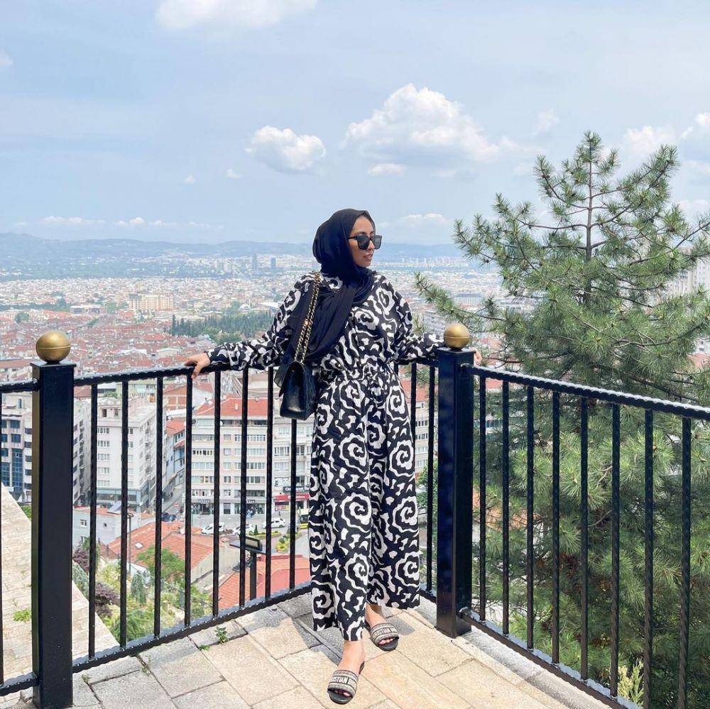 Outfit Vicky Alaydrus. (instagram.com/vickyalaydrus)