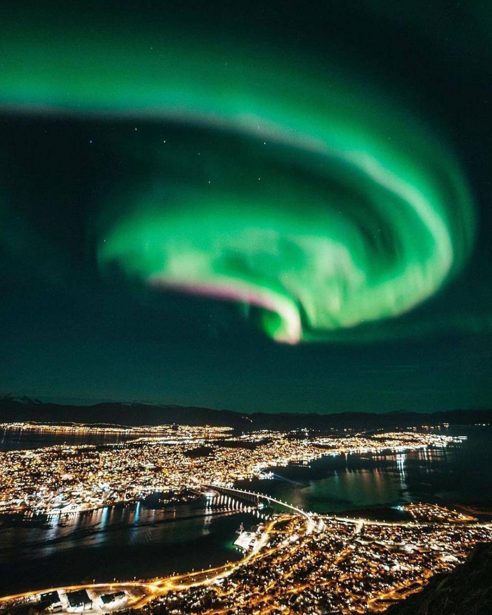 pemandangan aurora di Tromso (instagram.com/tromsolove)
