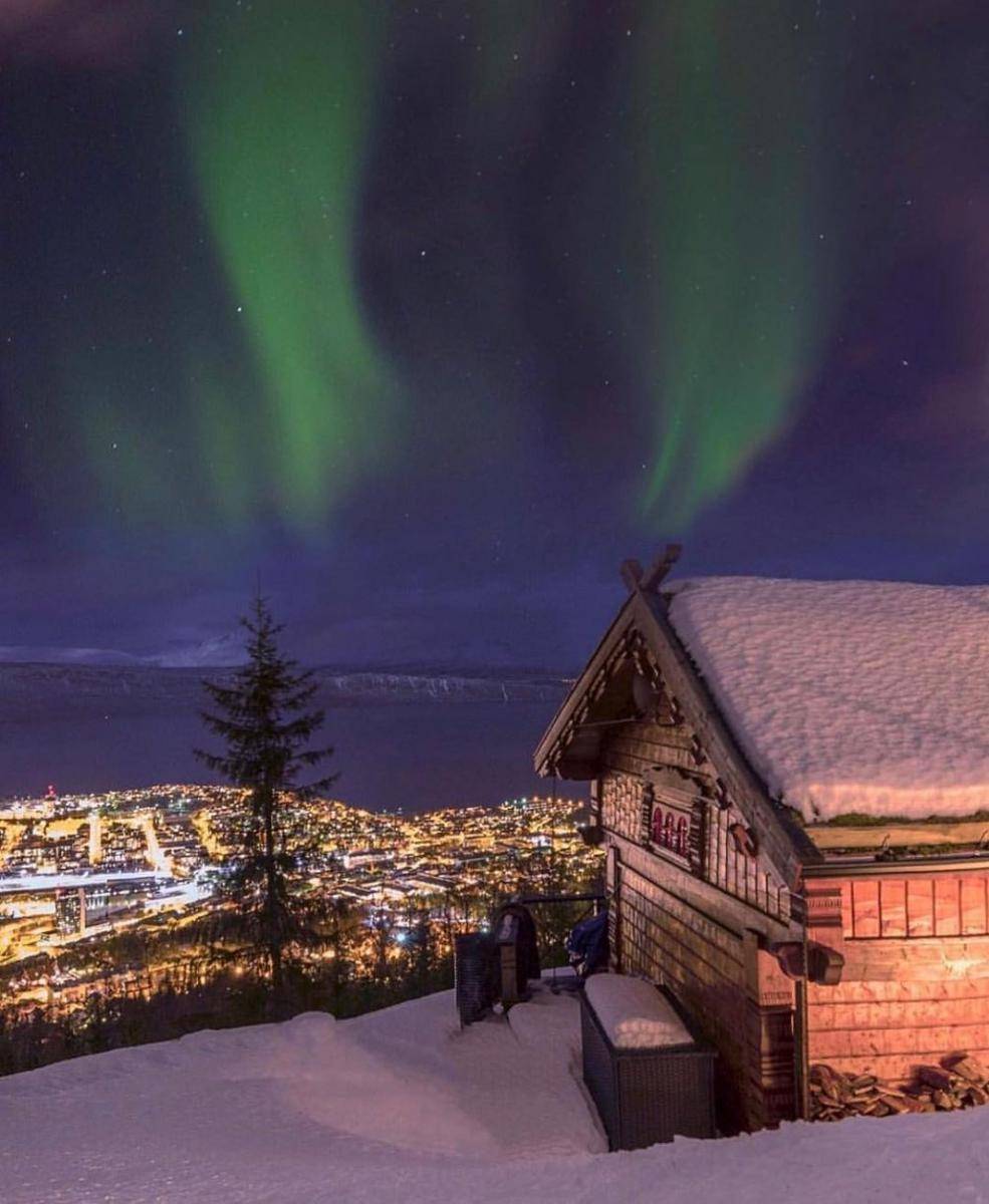 pemandangan aurora di Narvik (instagram.com/narviklove)
