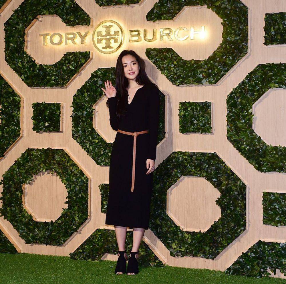 Outfit dress ala Naeun A-Pink (instagram.com/naeun__apink)