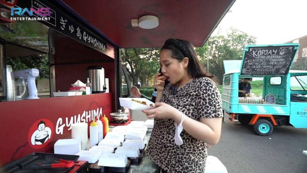 Nagita panggil food truck (YouTube.com/Rans Entertainment)