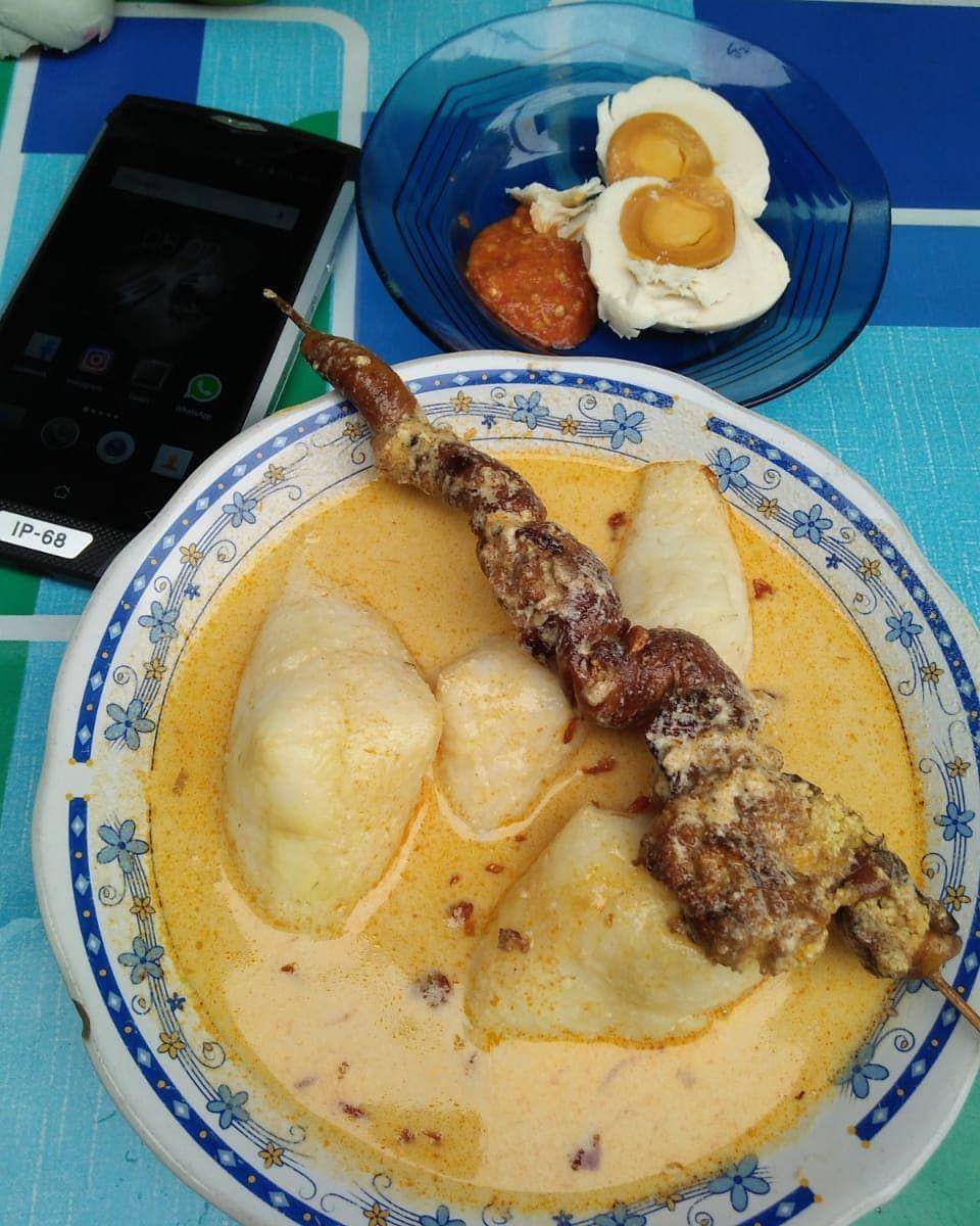 Katupat kandangan (instagram.com/yunani_bajuhitam)
