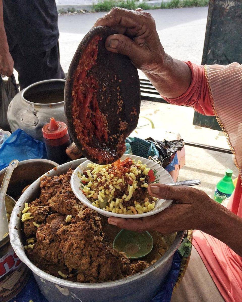 Kupat bongkok (instagram.com/tegalculinary)