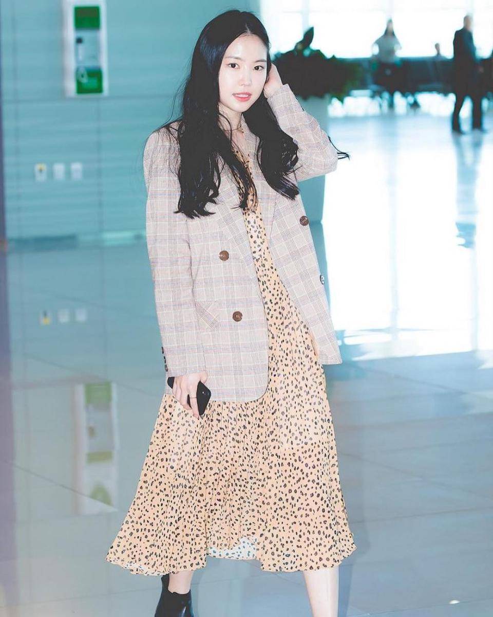Outfit dress ala Naeun A-Pink (instagram.com/naeun__apink)