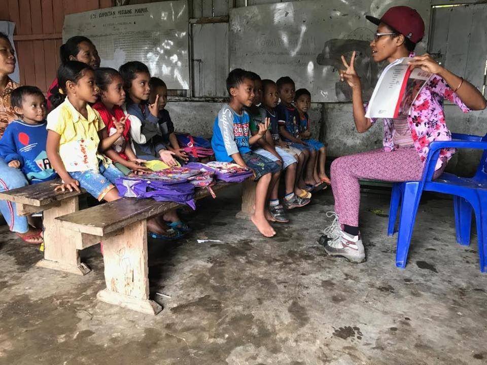 Elizabeth Yani Tararubi, pendiri Dapur Tara dan PAUD Pelangi Baru Flores (facebook.com/anak.alam.flores)