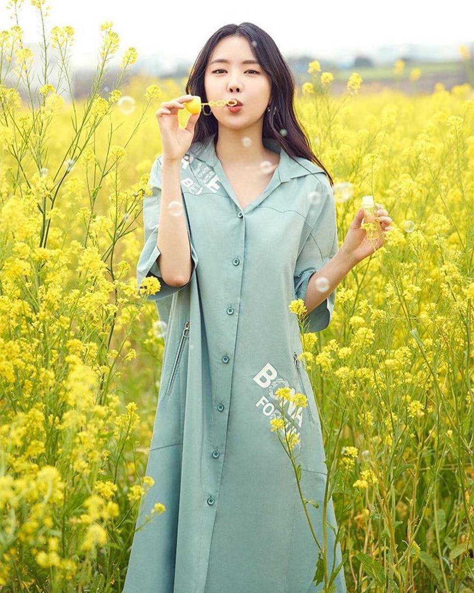 Outfit dress ala Naeun A-Pink (instagram.com/naeun__apink)