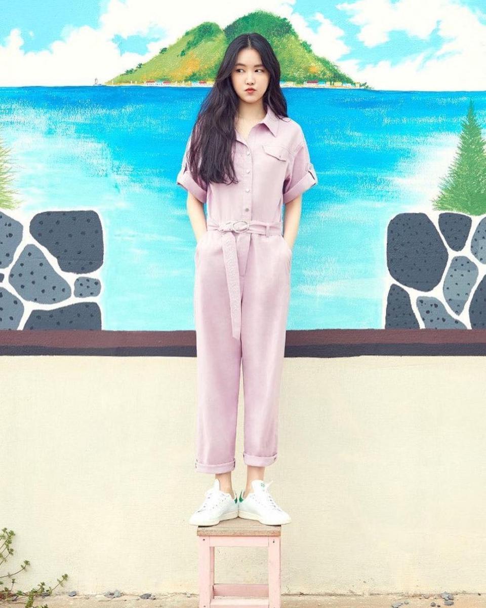 Outfit Naeun A-Pink (instagram.com/naeun__apink)