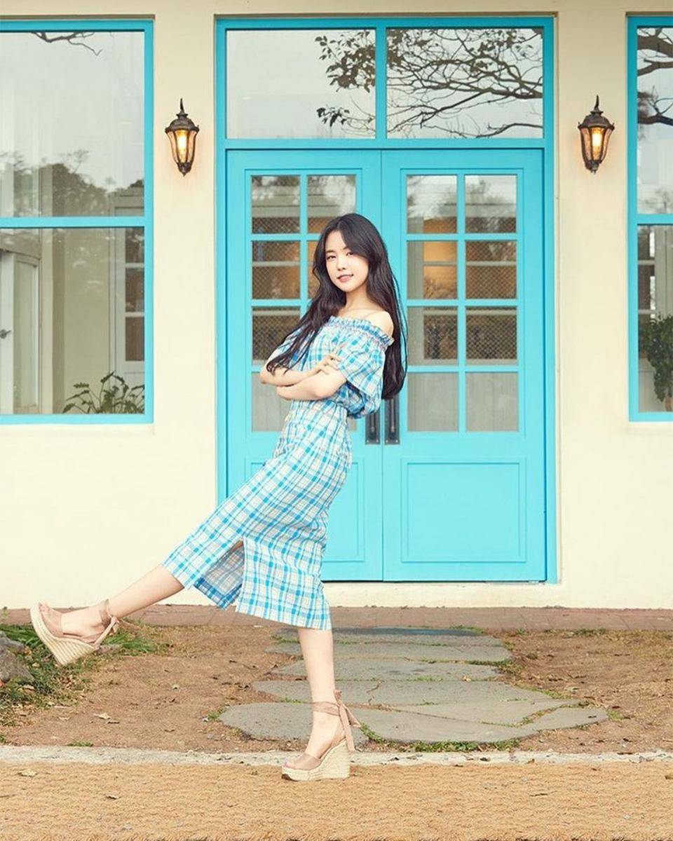 Outfit dress ala Naeun A-Pink (instagram.com/naeun__apink)