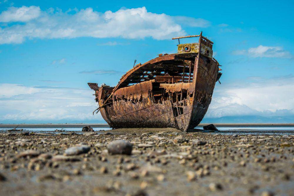 ilustrasi kapal karam (Unsplash.com/ Aneta Foubíkova)