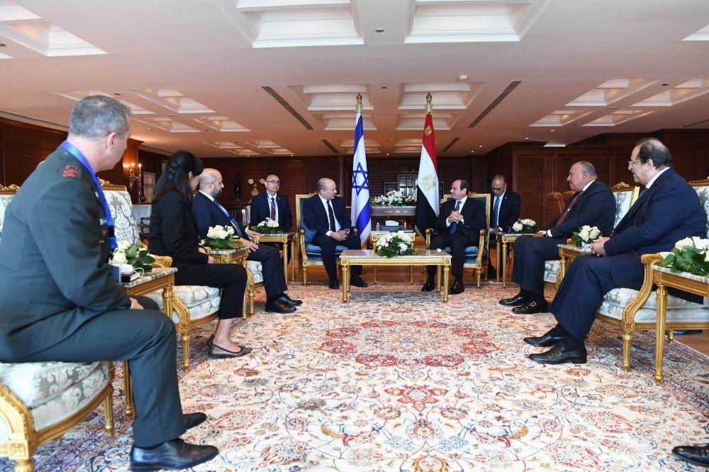 Presiden Mesir El-Sisi menjamu PM Israel Naftali Bennett. (Twitter.com/PM Israel)