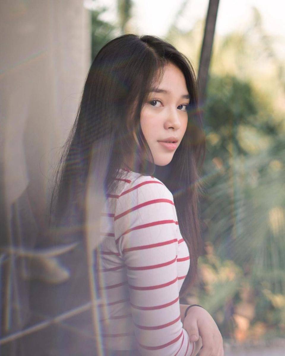 Anneth Delliecia (instagram.com/anneth.dlc)