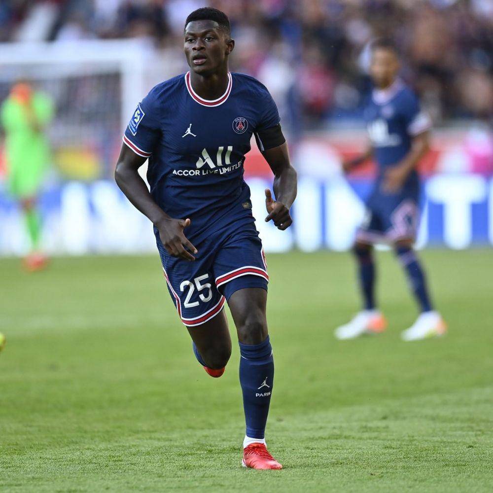 potret Nuno Mendes berseragam PSG (twitter.com/PSG_English)