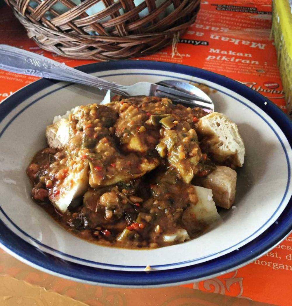 Kupat Tahu Mangunreja (instagram.com/kulinertitasik)