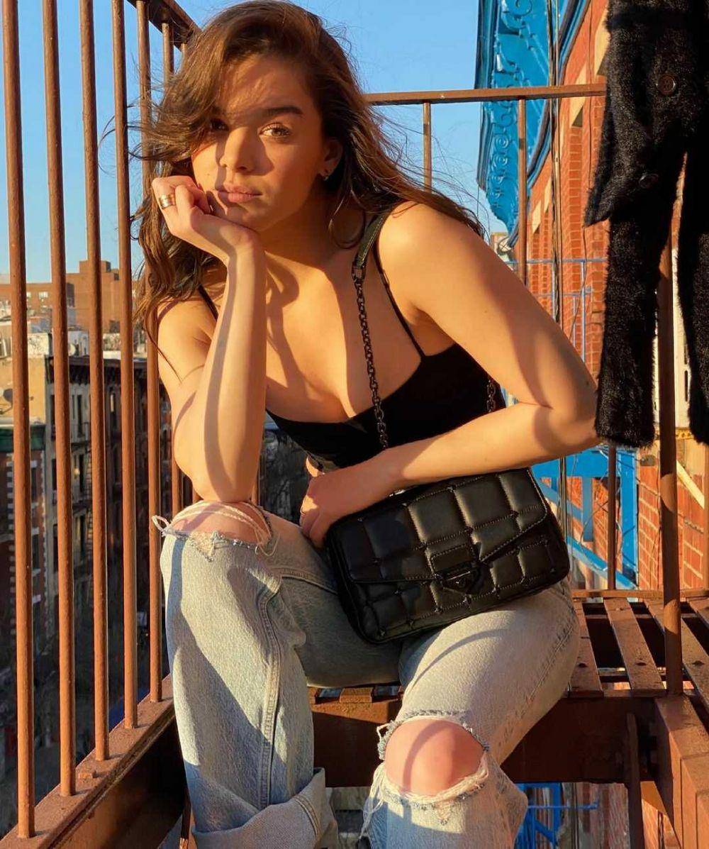 Hailee Steinfeld (instagram.com/haileesteinfeld)