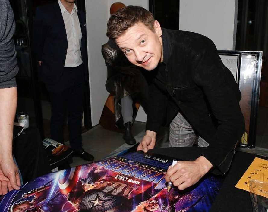 Hawkeye Siap Rilis, 9 Potret Kece Jeremy Renner Pemeran Clint Barton