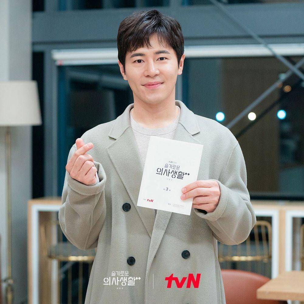 Lee Kyu Hyung di Hospital Playlist 2 (instagram.com/hospitalplaylist_official)
