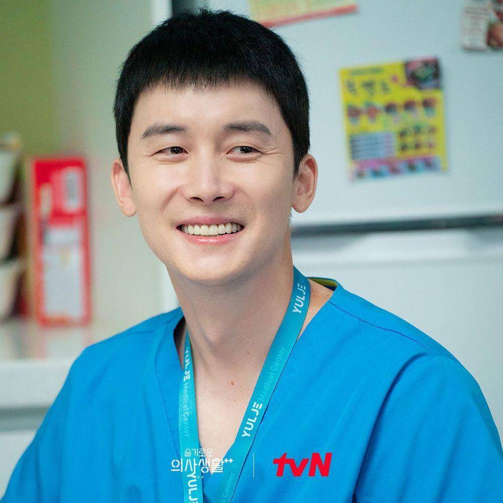 Kim Jun Han di Hospital Playlist 2 (instagram.com/hospitalplaylist_official)