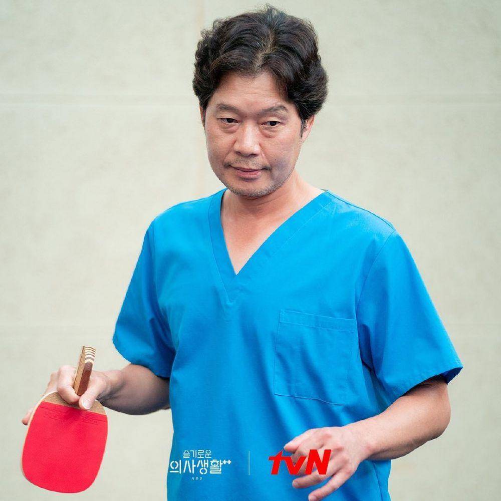 Yoo Jae Myung di Hospital Playlist 2 (instagram.com/hospitalplaylist_official)