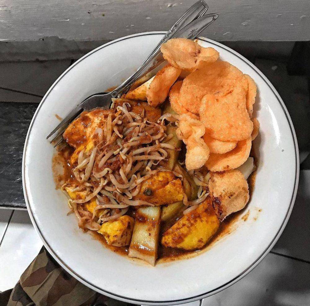 Kupat Tahu Lontong Kari Cicendo (instagram.com/eatandstories)