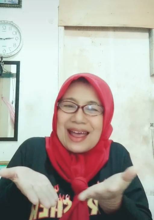 Ibu viral nyanyi Yamet Kudasi (TikTok.com/dewiismah)