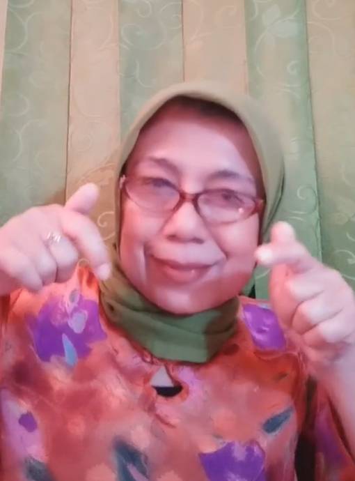 Ibu Viral nyanyi Yamet Kudasi (TikTok.com/dewiismah)