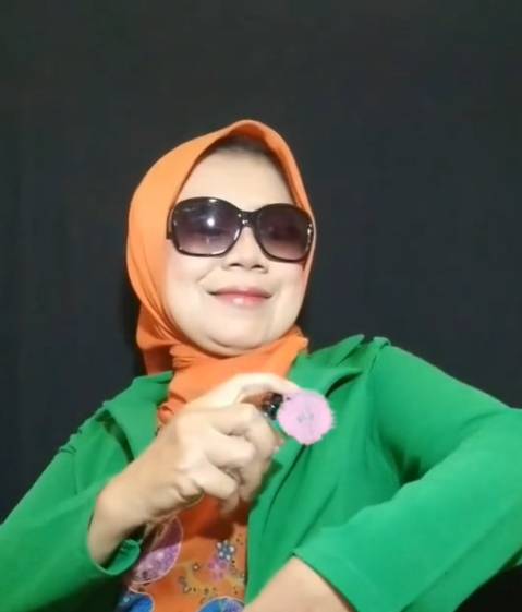 Ibu viral nyanyi Yamet Kudasi (TikTok.com/dewiismah)