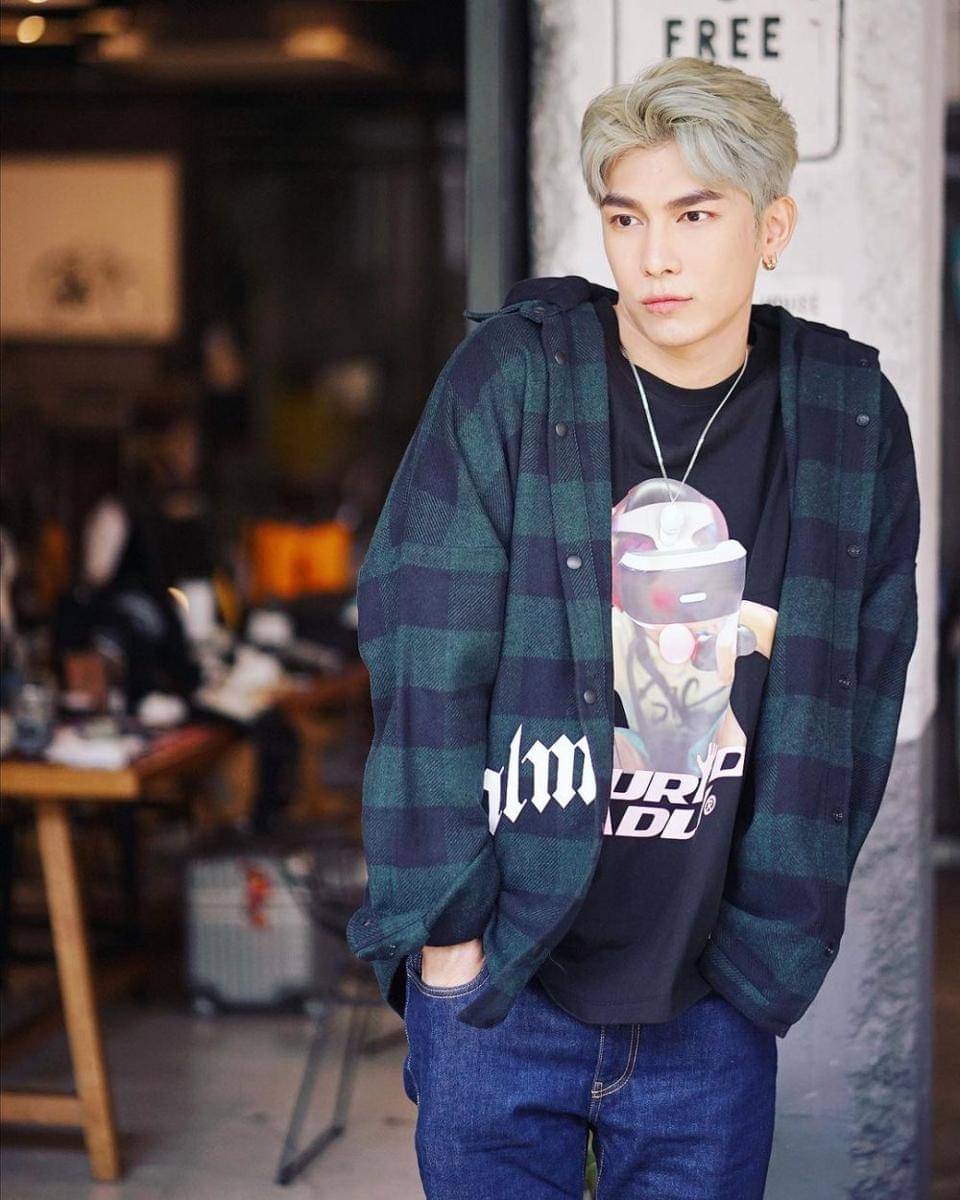 Mew Suppasit (instagram.com/mewsuppasit)