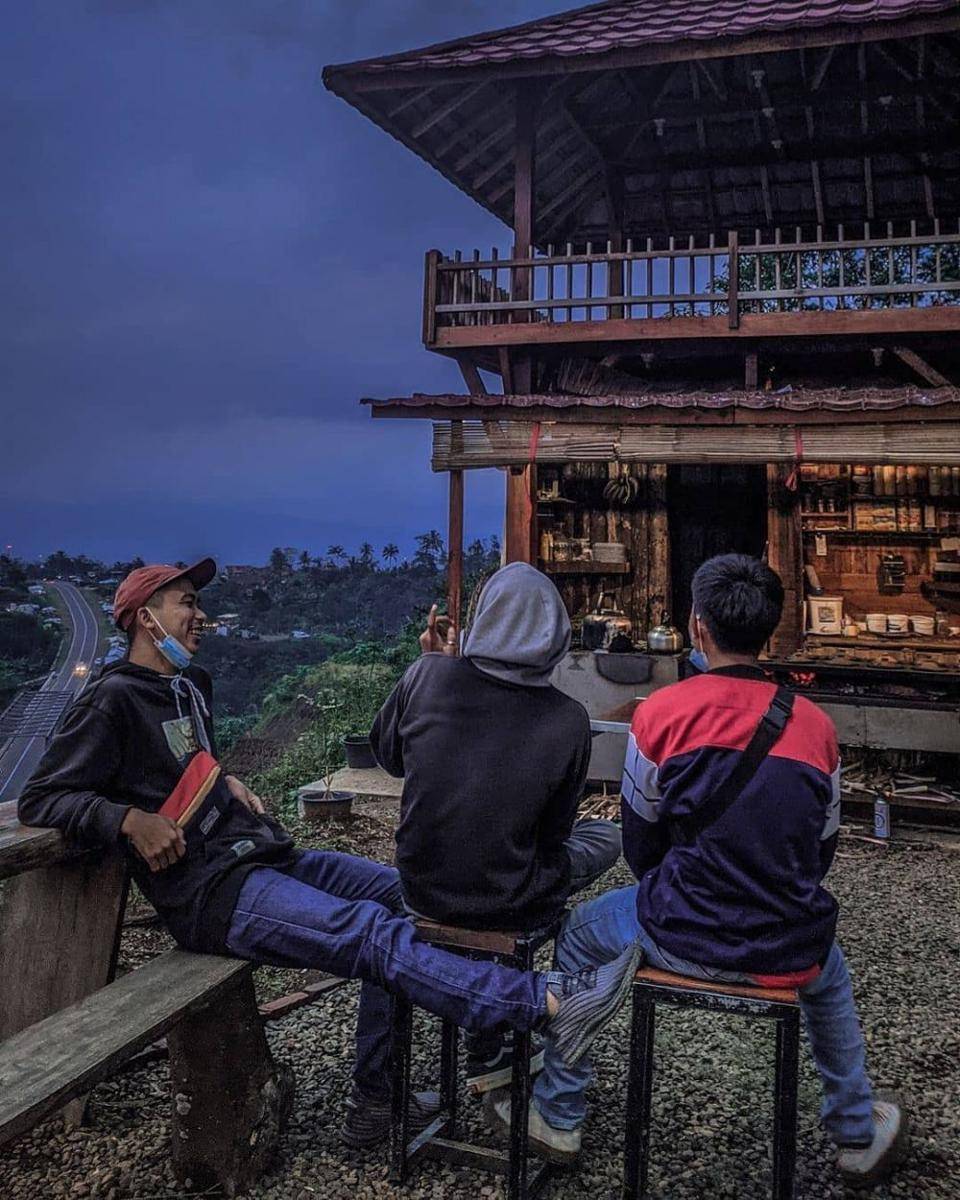 Z'DuluR Coffee and Pool (instagram.com/zdulur_coffee_pool)