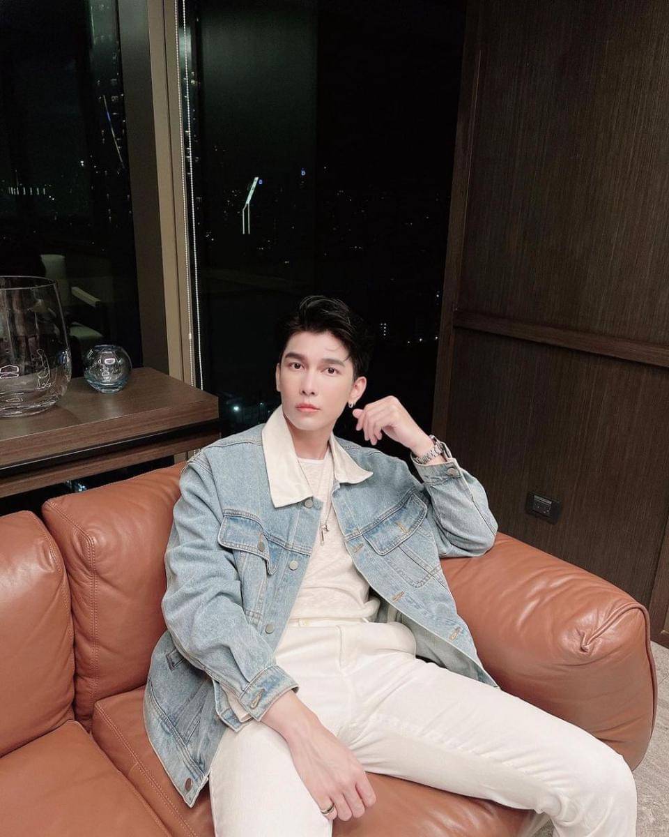 Mew Suppasit (instagram.com/mewsuppasit)