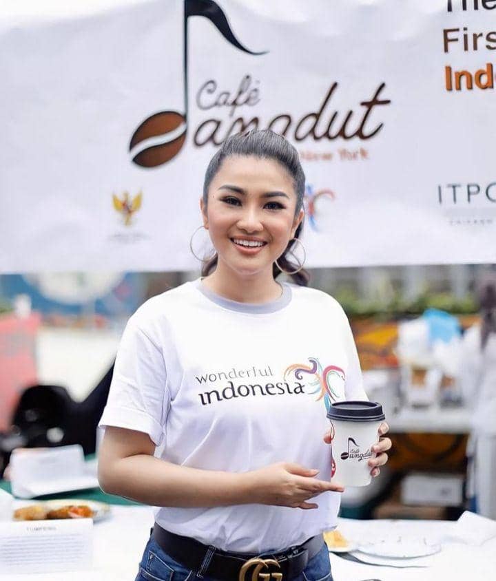 Fitri Carlina (instagram.com/fitricarlina)