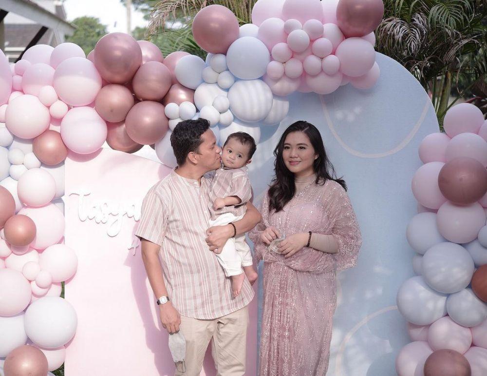 Busana acara tasyakuran kehamilan Tiara Pangestika (instagram.com/tiarapangestika)