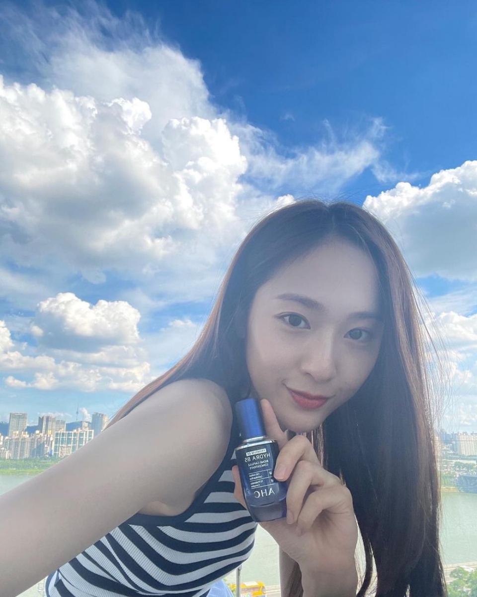 Krystal Jung (instagram.com/vousmevoyez)