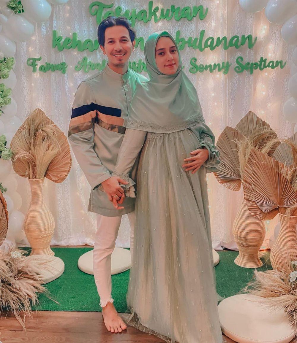 Busana acara tasyakuran kehamilan Fairuz A. Rafiq (instagram.com/fairuzarafiq)
