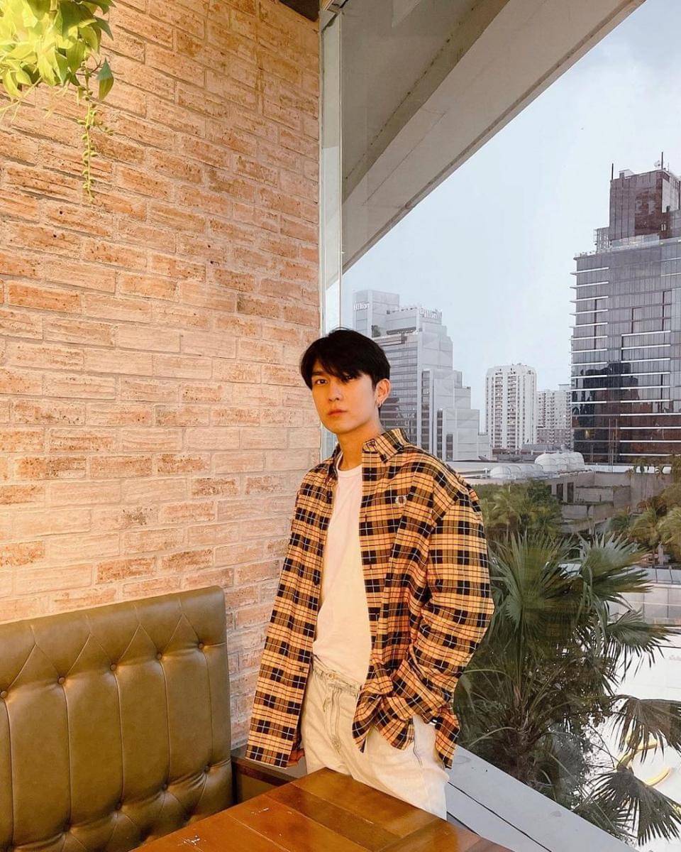 Mew Suppasit (instagram.com/mewsuppasit)