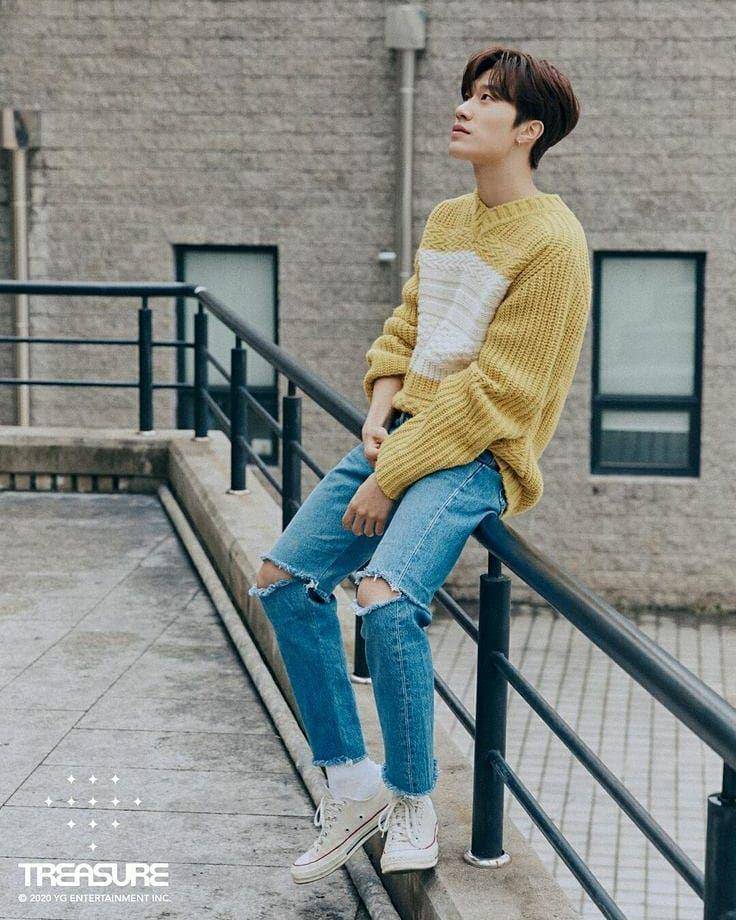 Blue jeans ala member Treasure (instagram.com/ygtre4sure526)