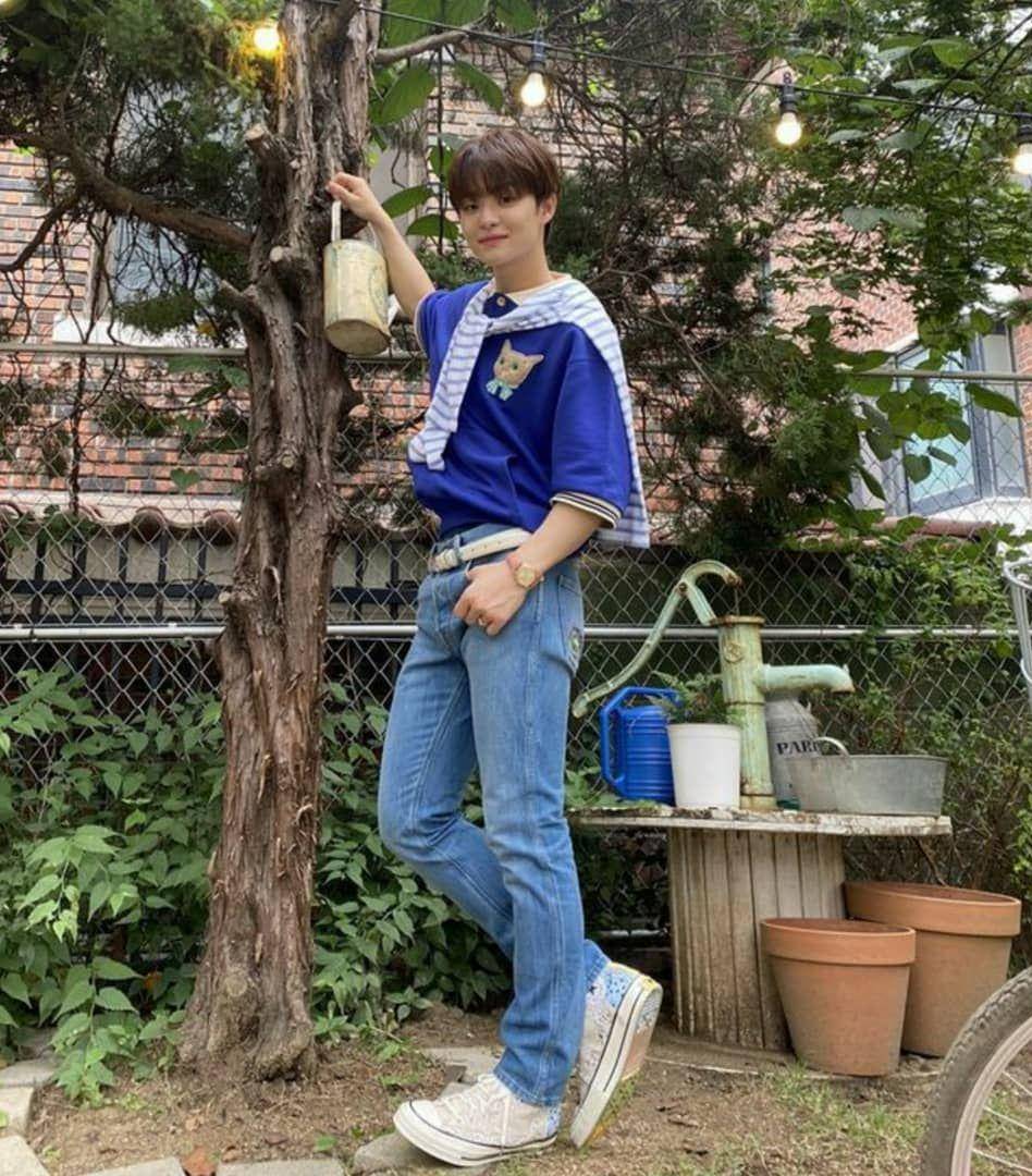 Blue jeans ala member Treasure (instagram.com/ygtre4sure526)