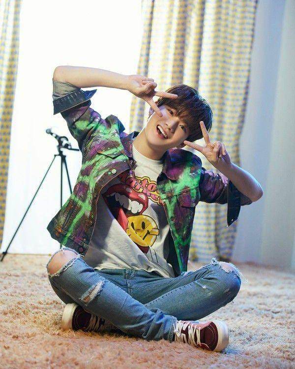 Blue jeans ala member Treasure (instagram.com/ygtre4sure526)